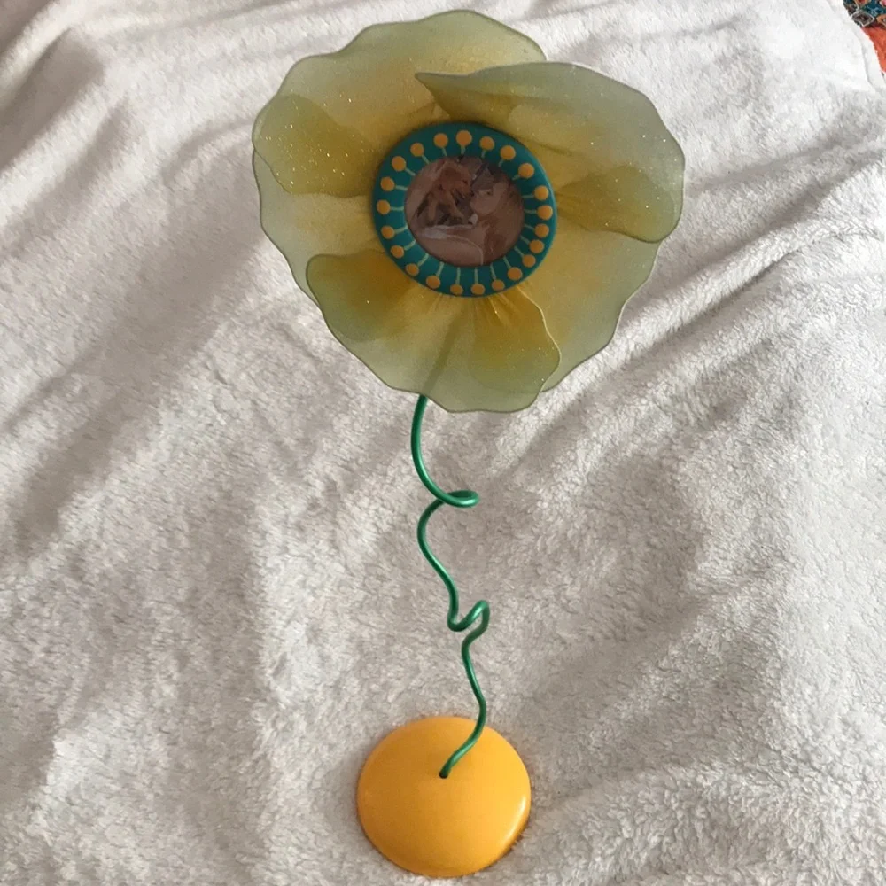 Flower photo frame which is expandable